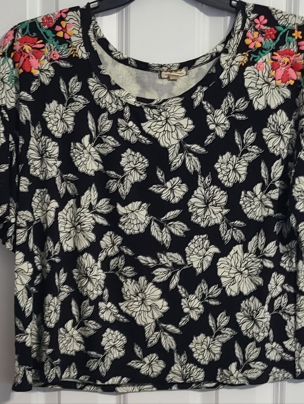 Eyeshadow Floral Cropped Top